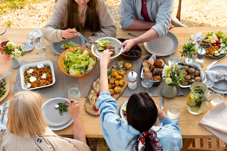 How to Host the Perfect Outdoor Dinner Party: Kitchen Setup and Menu Tips