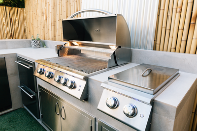 Side Burners vs. Power Burners: Which Does Your Outdoor Kitchen Need?
